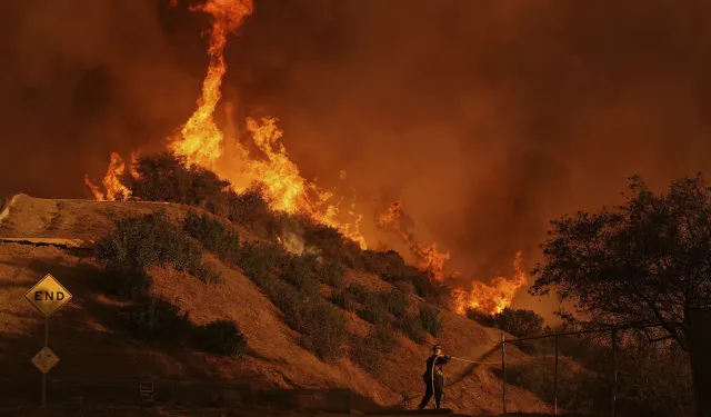 Los Angeles Yangınlarında Ölü Sayısı 16'ya Yükseldi