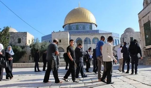 Yahudi İşgalciler Mescid-i Aksa’ya Baskın Düzenledi