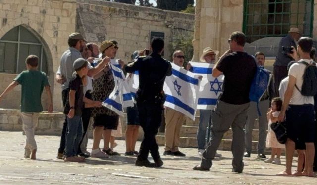 Vakıflar Bakanlığı İşgal Rejiminin Geniş Çaplı İhlallerini Dile Getiren Aylık Raporunu Yayınladı