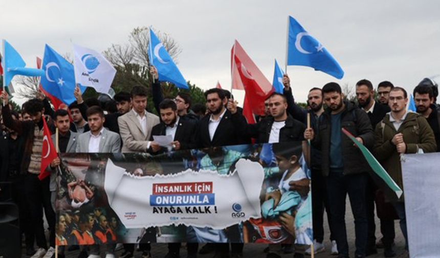 Öğrenciler Doğu Türkistan için Yürüdü