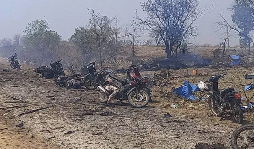 Myanmar'da Cunta Yönetimi En Az 50 Ölümlü Hava Saldırısını Üstlendi