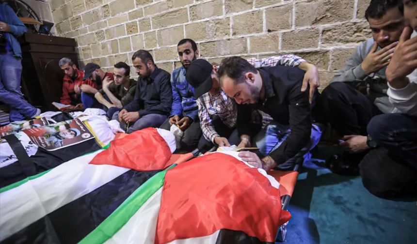 İşgalci İsrail'den Gazze'ye Saldırı: 13 Şehit