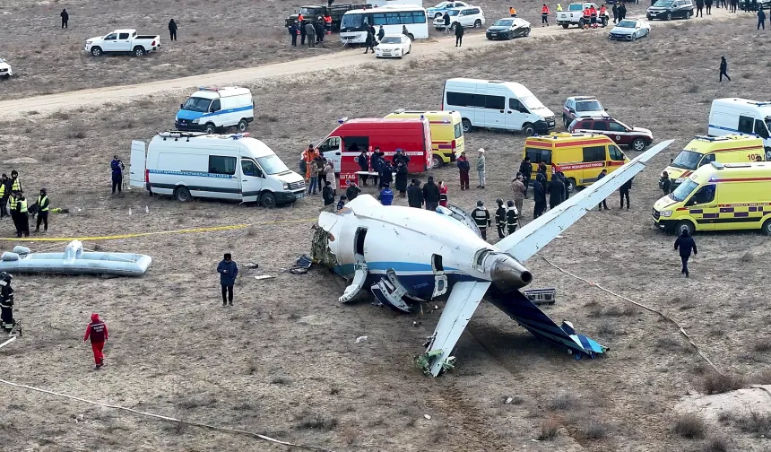 Azerbaycan Yolcu Uçağı Kazakistan'da Düşmesi Sonucu 30 Öldü