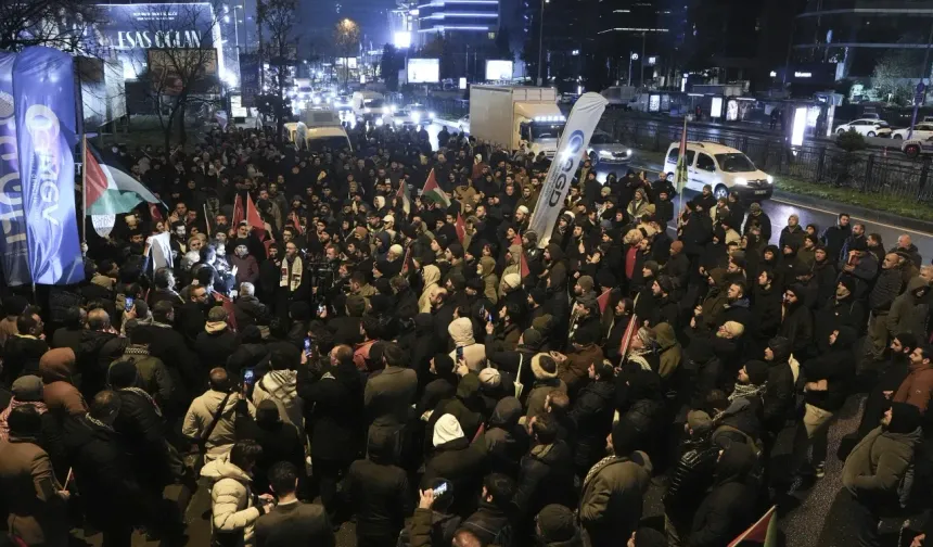 AGD'den İstanbul'da İsrail Başkonsolosluğu Önünde Protesto