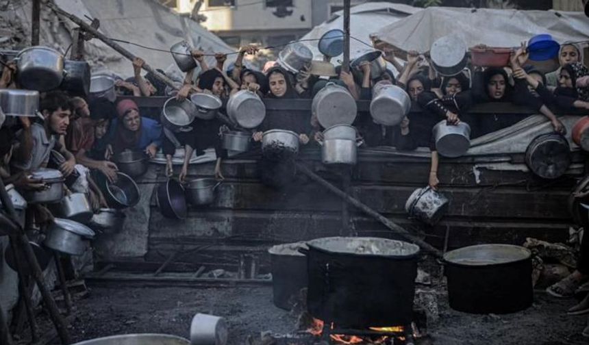 Gazze'de Açlık Gittikçe Şiddetleniyor...