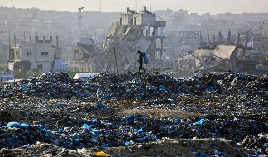 Gazze Şeridi’nin Doğusunda Yıkımlarını Sürdüren İşgal Güçleri Bir Kişiyi Şehit Etti