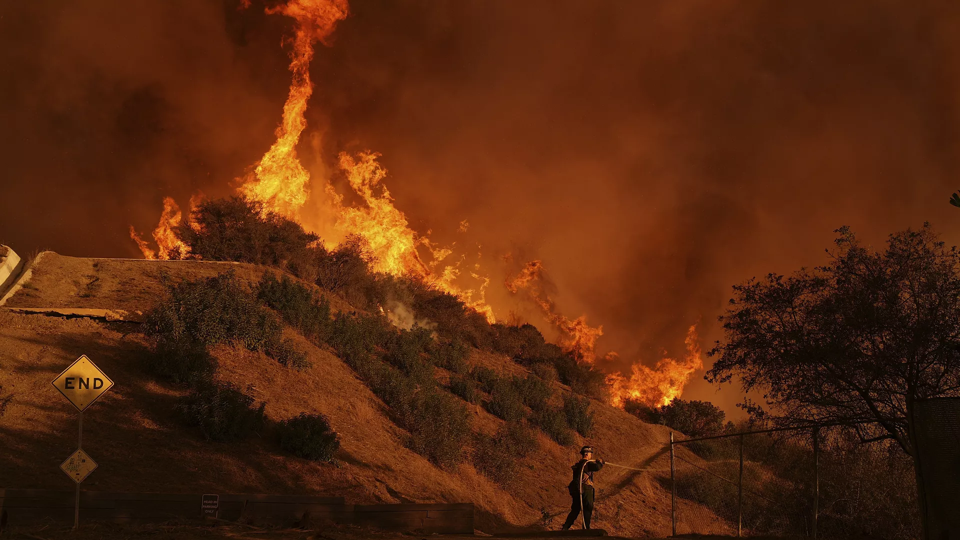 Los Angeles Yangınlarında Ölü Sayısı 16'ya Yükseldi
